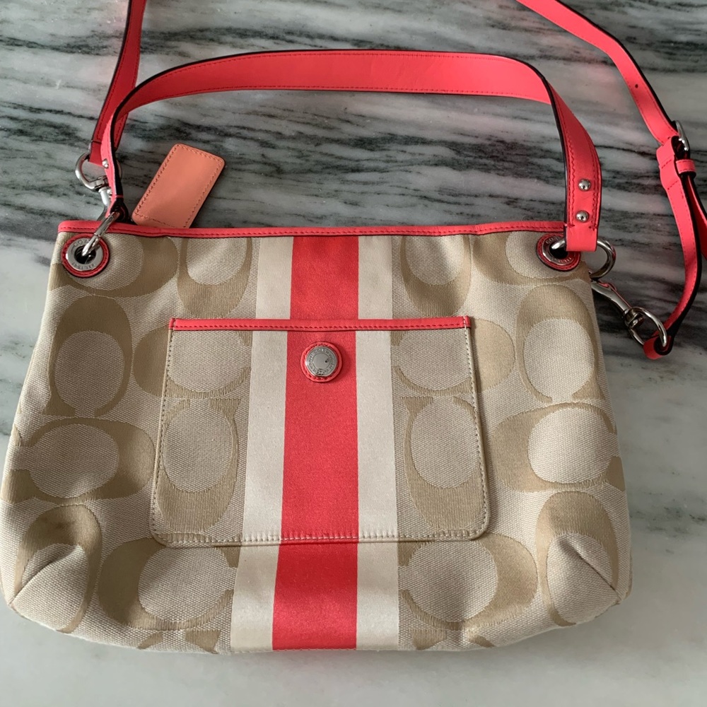 Coach Bag, great condition, light colors great Summer bag!